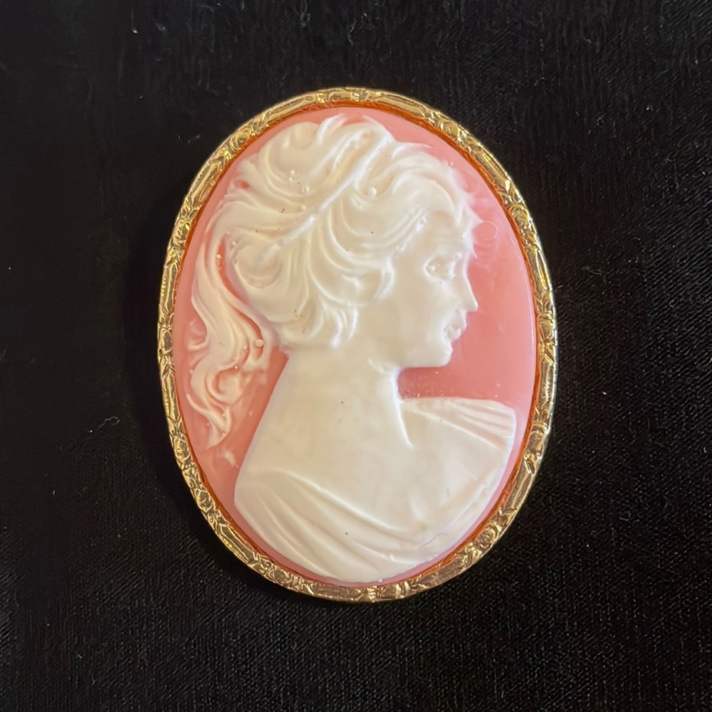 Cameo brooch